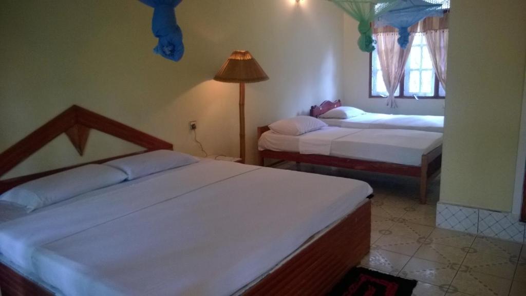 Postel nebo postele na pokoji v ubytování Sigiri Holiday Inn