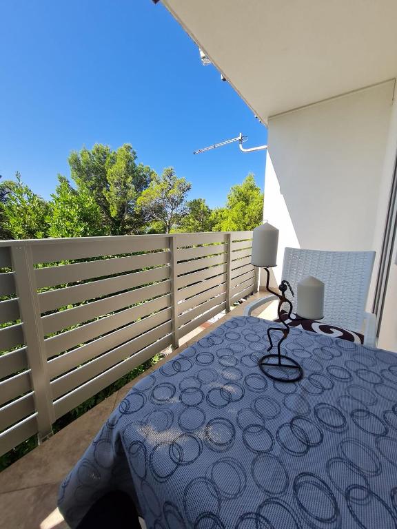 Balkón alebo terasa v ubytovaní Apartment with Forest & Sea View