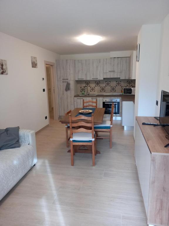 Kuchyň nebo kuchyňský kout v ubytování Casa con vista a Moena