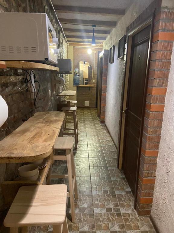 Kuchyň nebo kuchyňský kout v ubytování Hostel Danylo Halytskyi