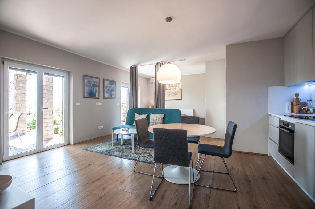 Kuchyň nebo kuchyňský kout v ubytování Sea View Apartments Debeli Rtič