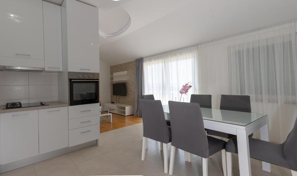 Nhà bếp/bếp nhỏ tại Apartment Plazonić