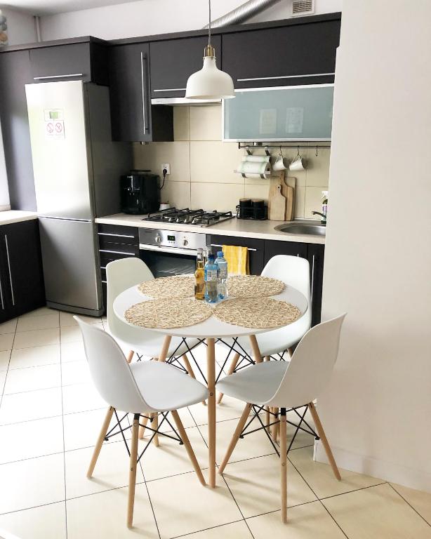 Kuchyňa alebo kuchynka v ubytovaní Warszawska 1 Apartament Giżycko