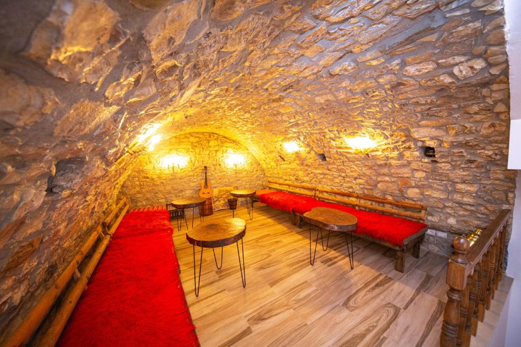 Berati Castle Hotel的休息区