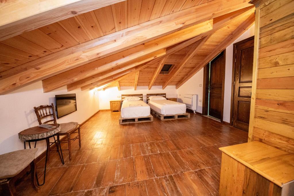 Berati Castle Hotel客房内的一张或多张床位