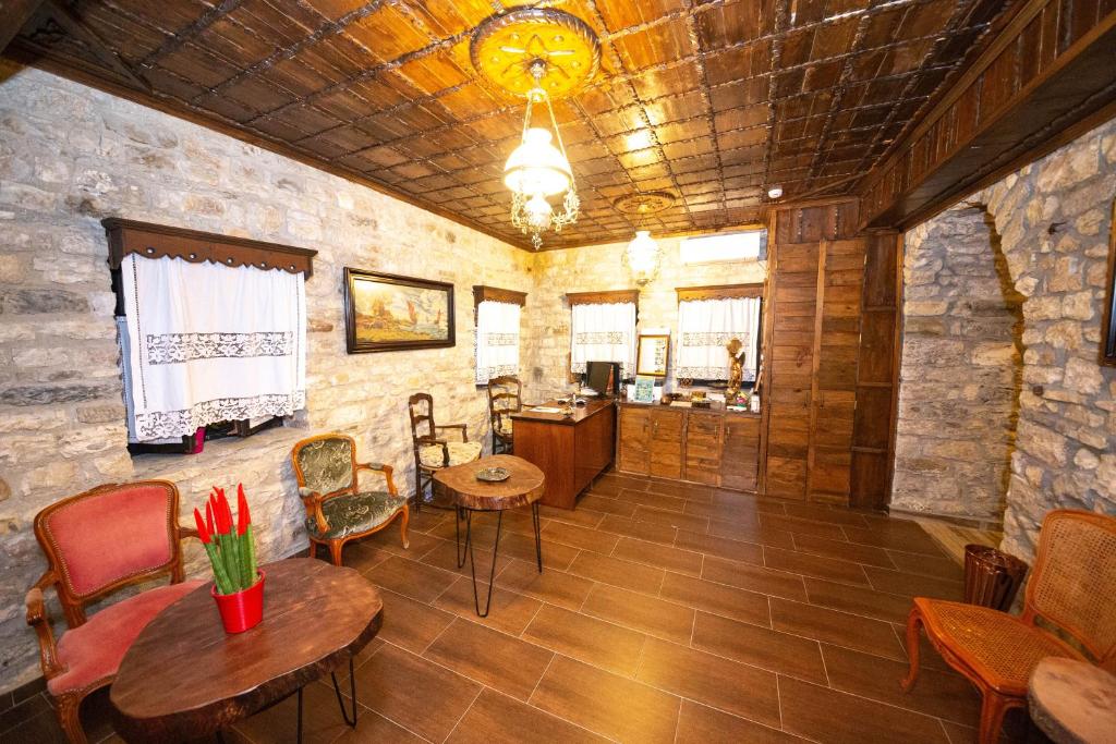 Berati Castle Hotel的休息区