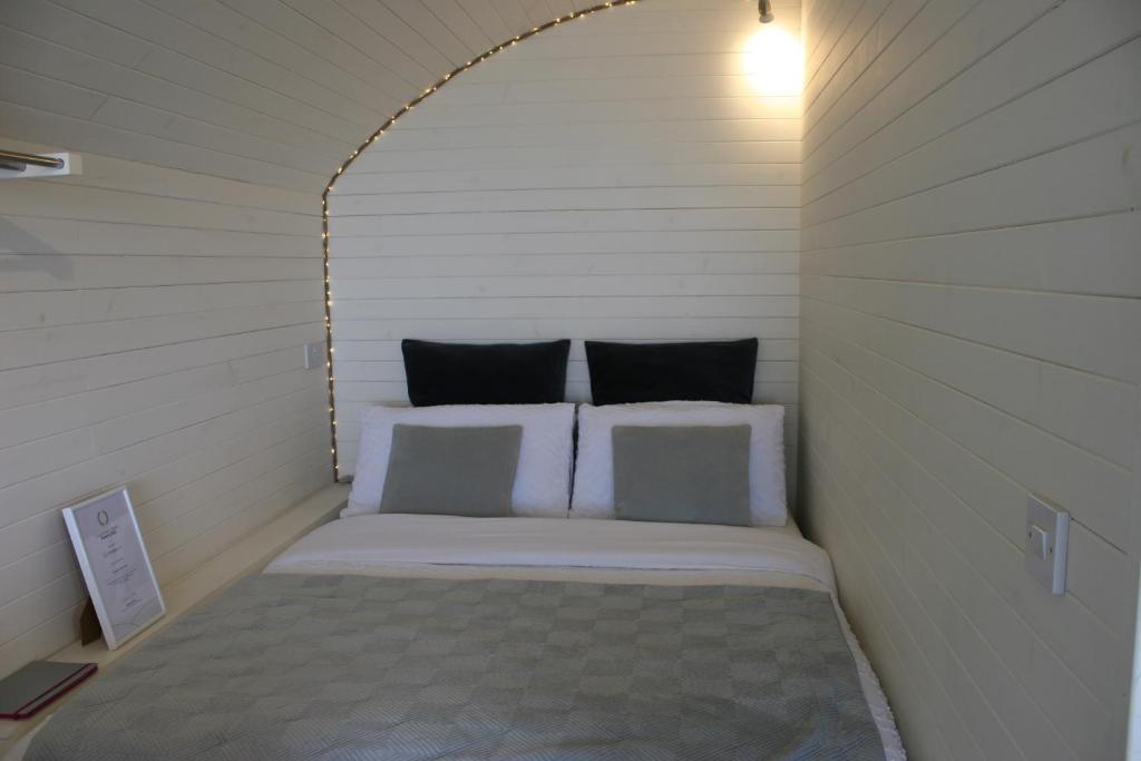 Postel nebo postele na pokoji v ubytování Strathy Bay Pods