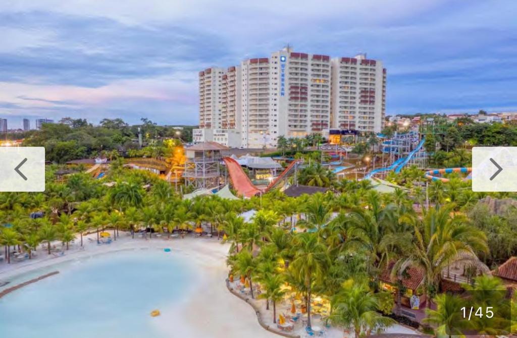 an aerial view of a resort with a water park at Apartamento em Resort Olímpia in Olímpia