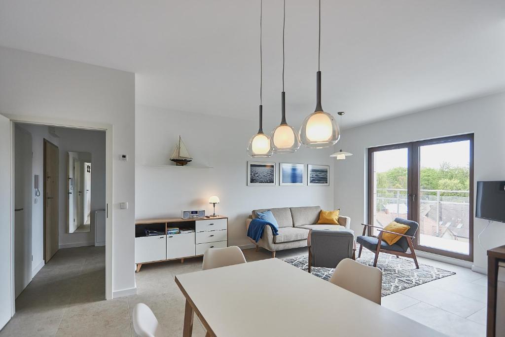 Televízia a/alebo spoločenská miestnosť v ubytovaní Apartamenty Świnoujście - Kormoran
