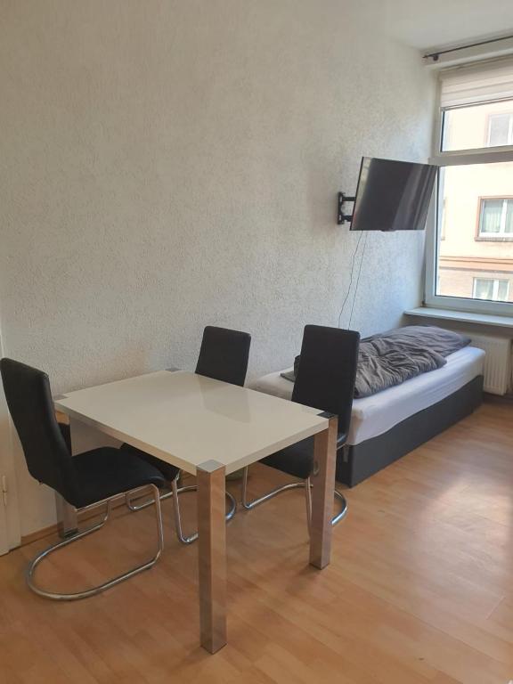 AT-Apartments - Hannover-Mitte - One-Bedroom Apartment