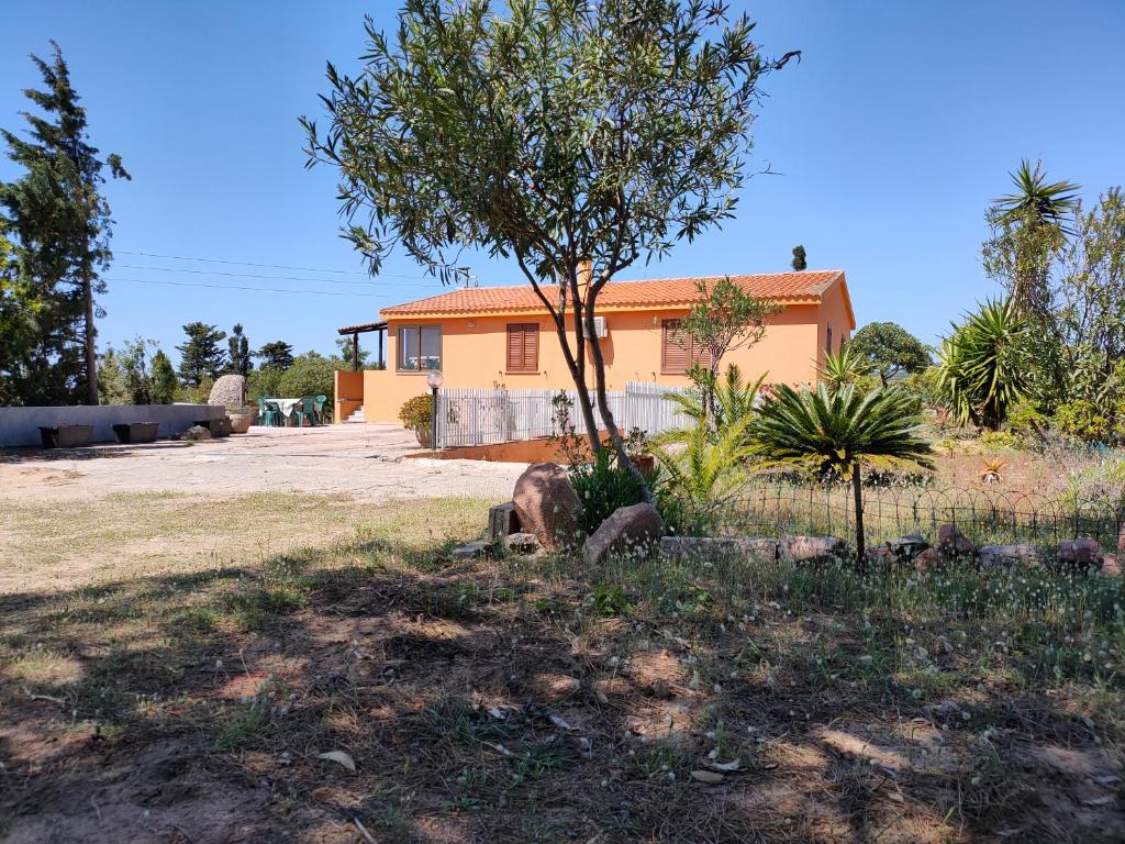 A garden outside Villa dei Ginepri