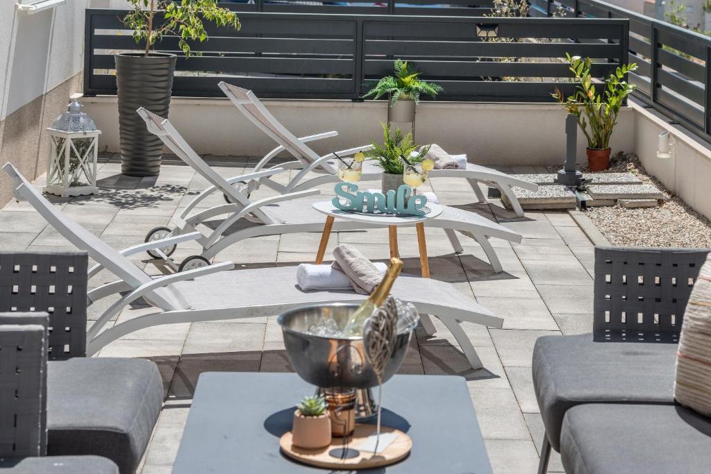 Posedenie v ubytovaní Luxury Apartment SMILE-Sea View