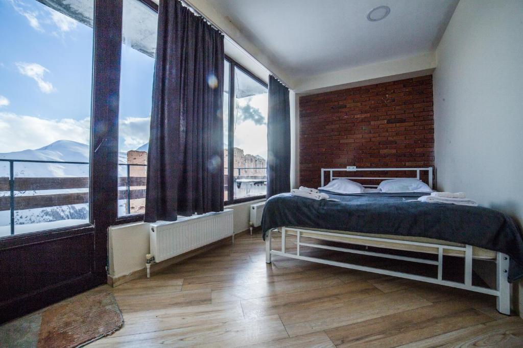 Postel nebo postele na pokoji v ubytování Gudauri rooms
