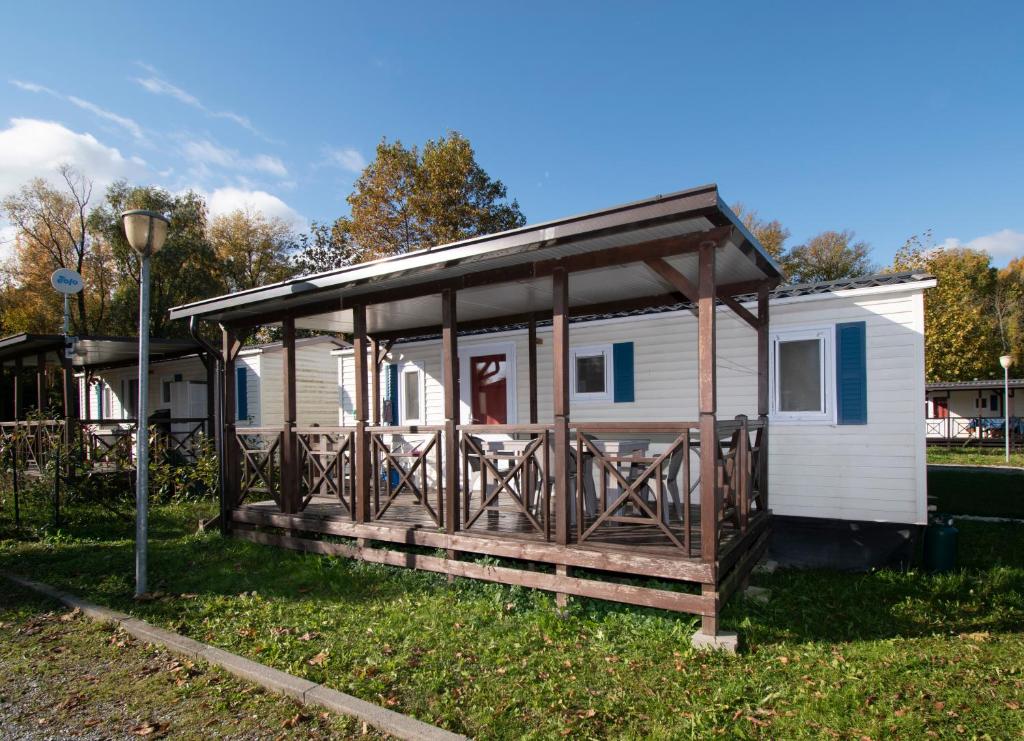 Zgrada u kojoj se nalazi kamp