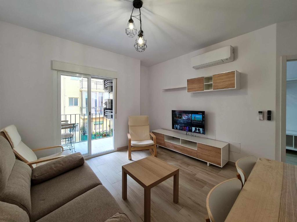 Televízia a/alebo spoločenská miestnosť v ubytovaní Puerto benidorm center