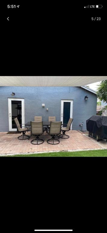 Posezení v ubytování HEART OF WILTON MANORS