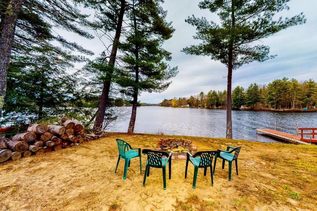 Lady and the Lake - Three Bedroom Holiday Home