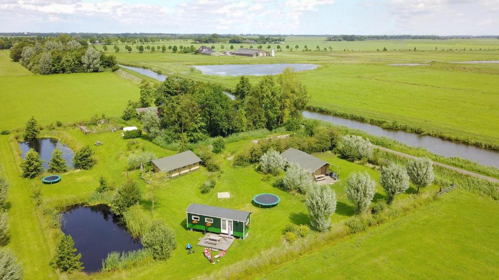 Příroda nedaleko luxury tent