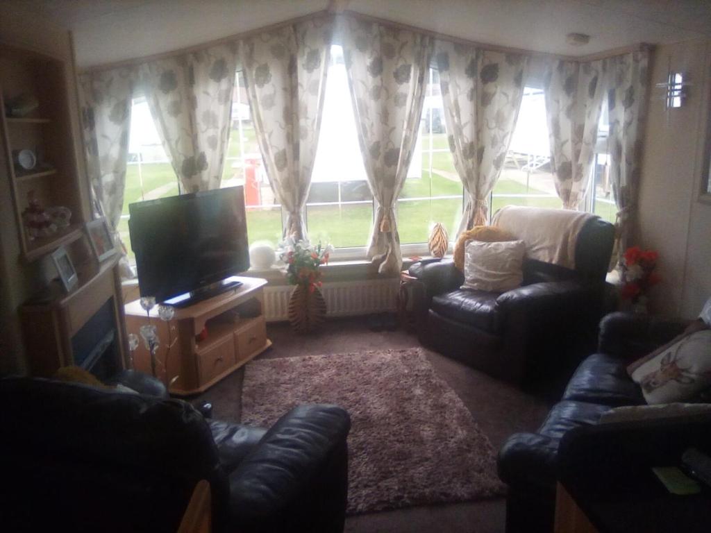 Caravan Number 10 - Housity