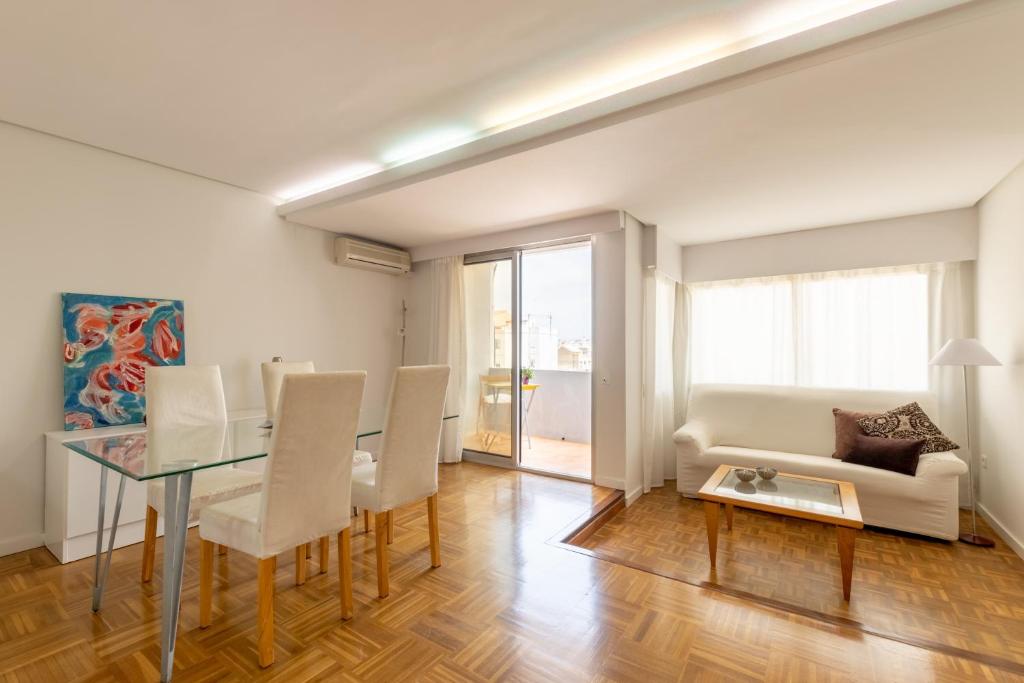 Zdjęcie z galerii obiektu Light and bright apartment in central Valencia w Walencji
