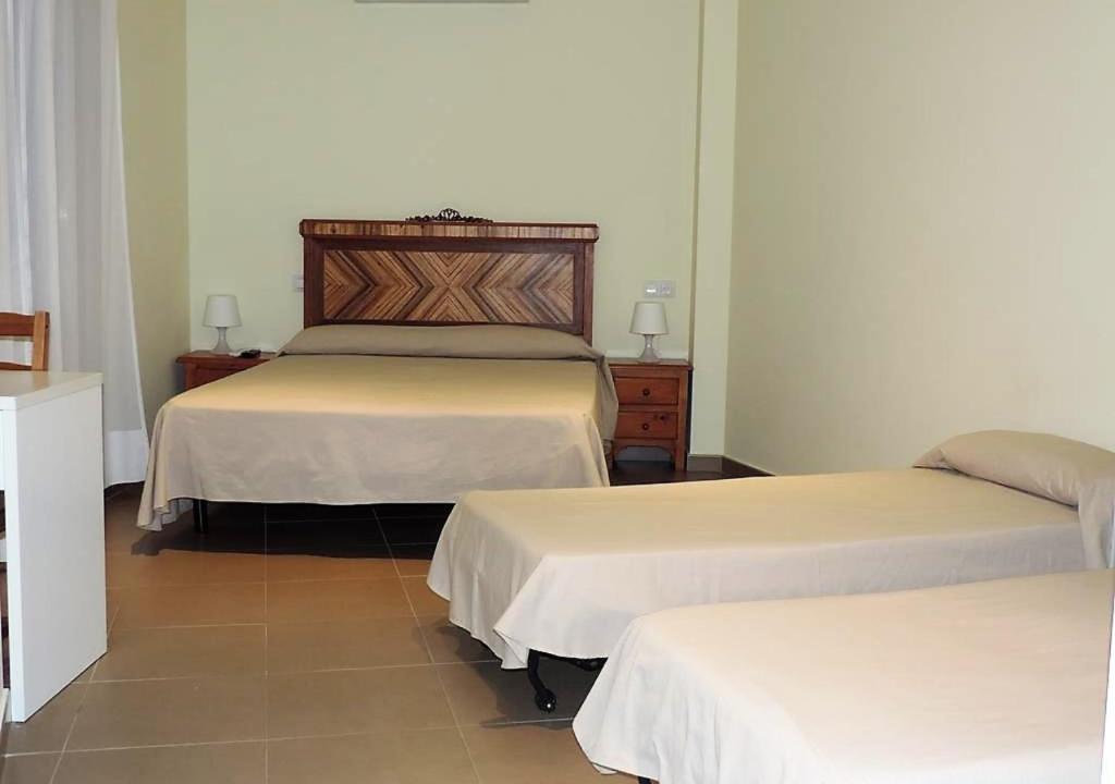 Hostal La Placeta - 13