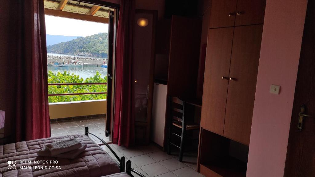 Nespecifikovaný výhled na hory nebo výhled na hory při pohledu z hotelu