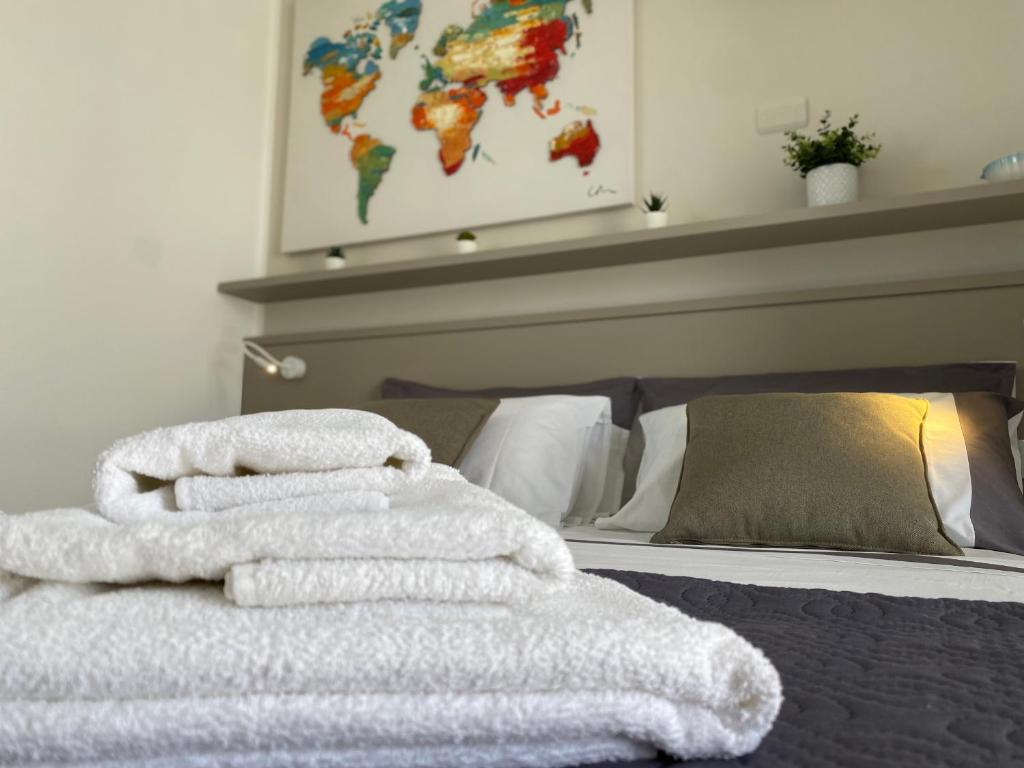 A bed or beds in a room at Stupenda Mansarda vista Mare