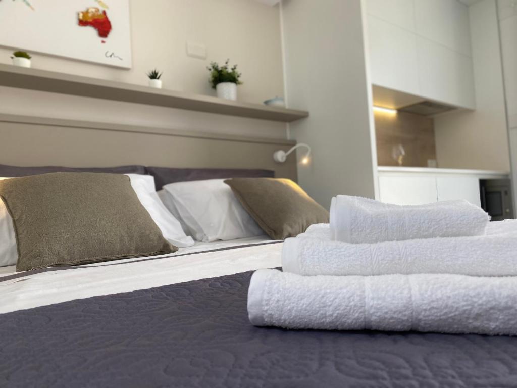 A bed or beds in a room at Stupenda Mansarda vista Mare
