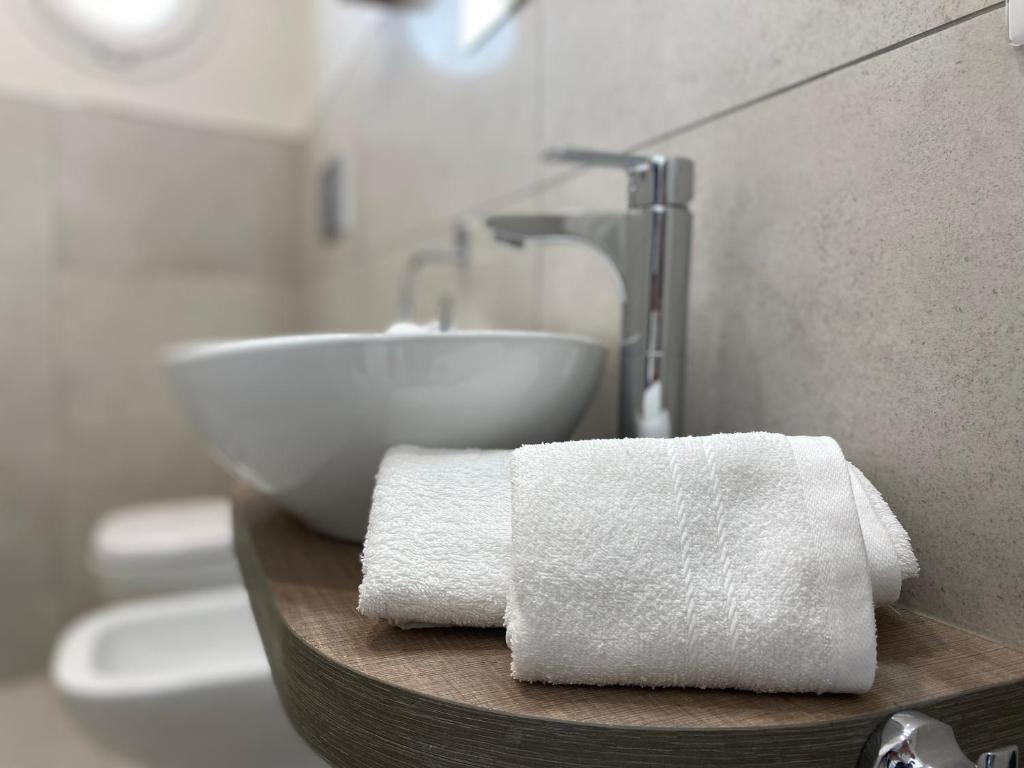A bathroom at Stupenda Mansarda vista Mare