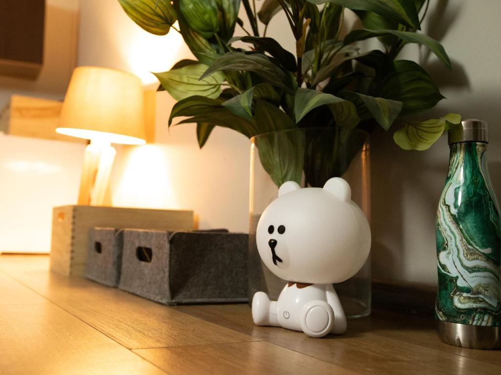 mrmaria ✕ LINE FRIENDS brown こわばり lamp