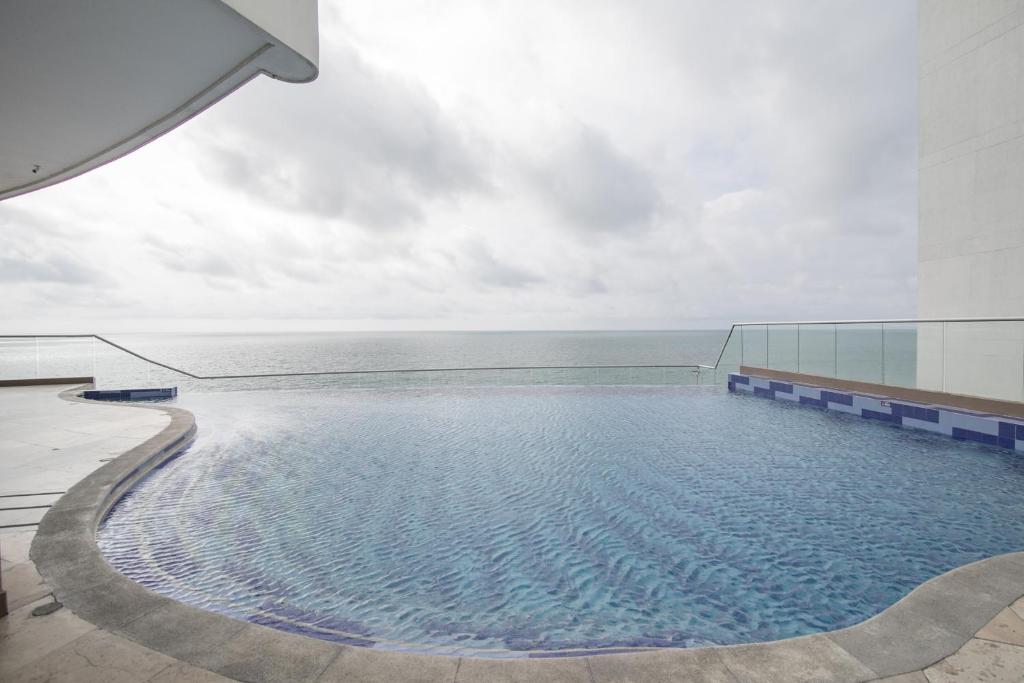 Bazén v ubytování Playa Cartagena Apartments nebo v jeho okolí