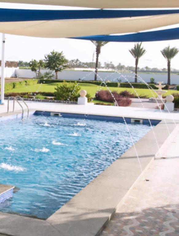 Bazén v ubytování Luxury Farm Villa in Musanaa Oman nebo v jeho okolí