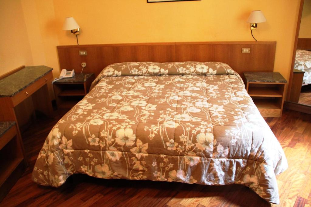 Postel nebo postele na pokoji v ubytování Hotel Vecchia Milano