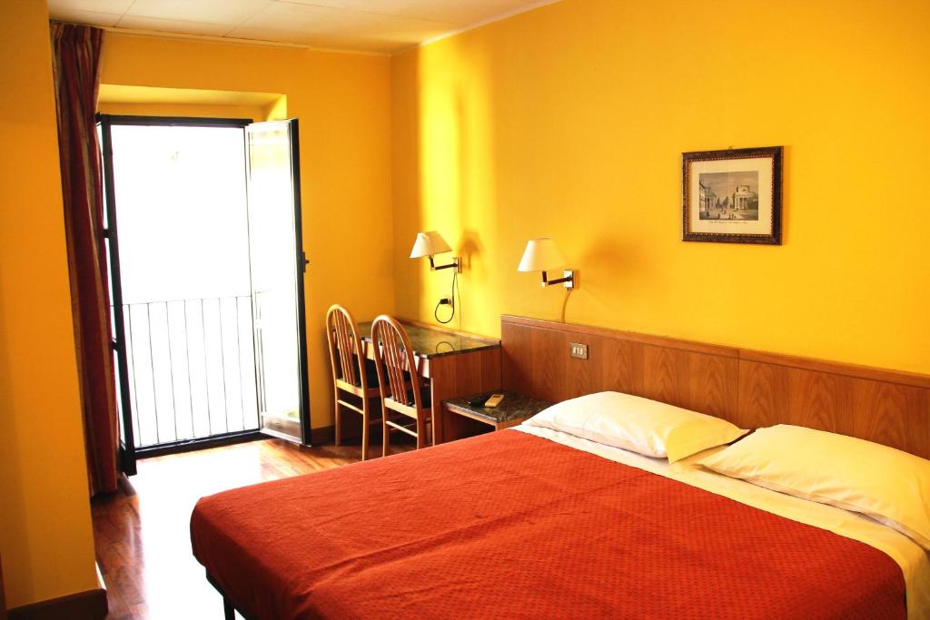 Postel nebo postele na pokoji v ubytování Hotel Vecchia Milano
