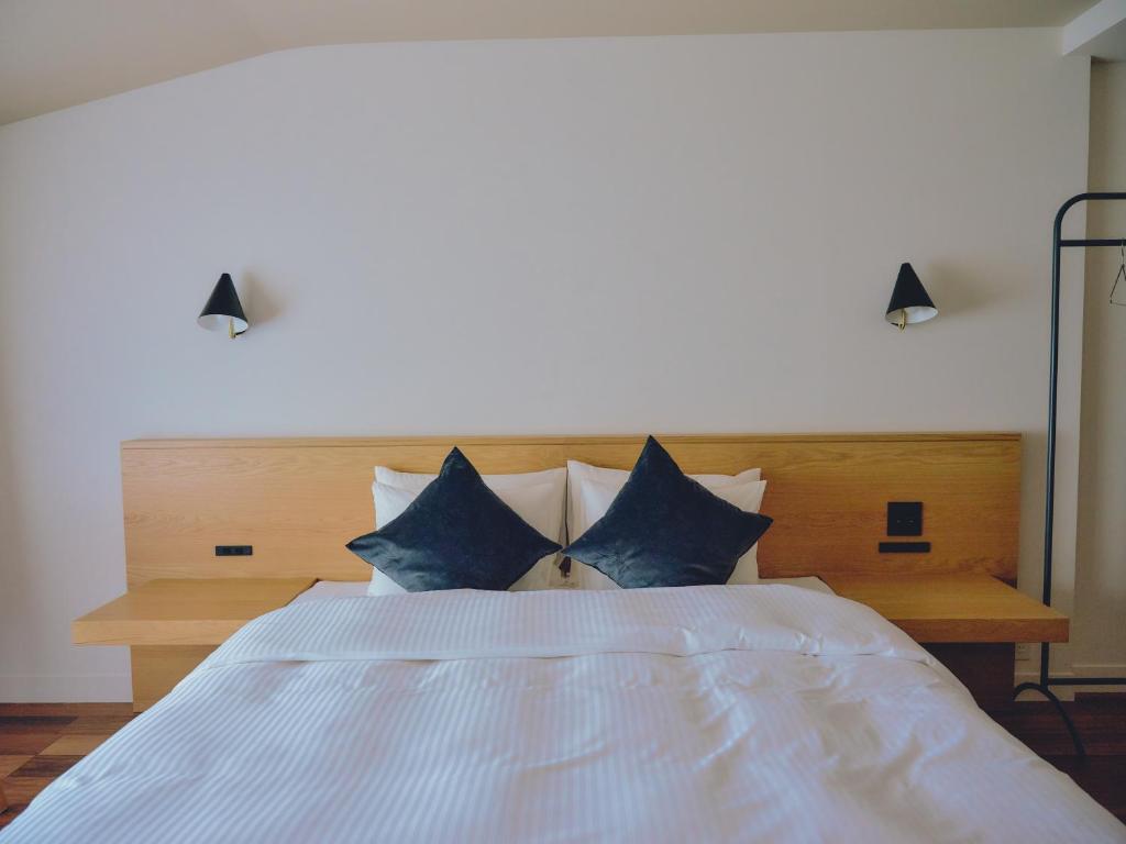 Postel nebo postele na pokoji v ubytování BIRD HOTEL