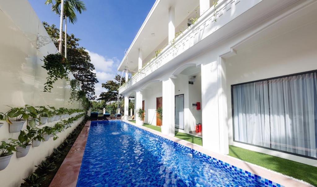 Hồ bơi trong/gần DKD TRIO Hotel