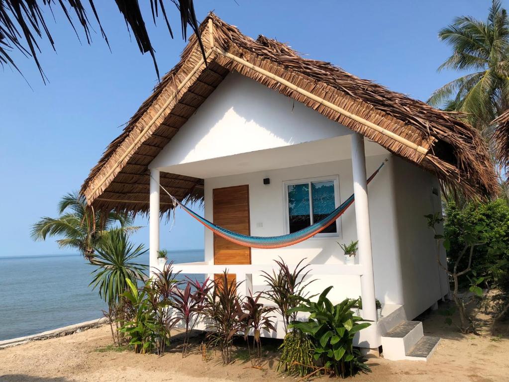 Sand Terrace Beach Bungalows - 11