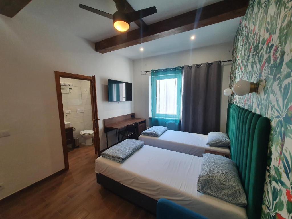 Luxurio rooms with baths - Habitación Doble Pequeña