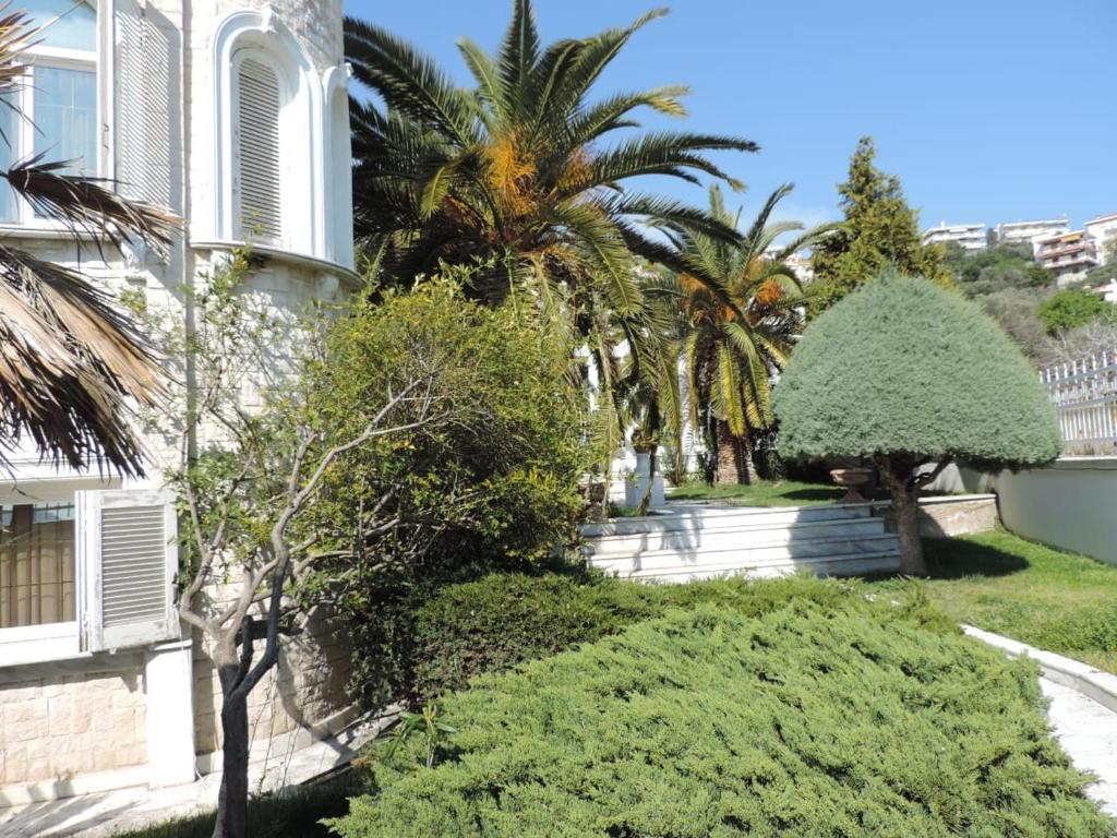 Vonkajšia záhrada v ubytovaní Villa Luxury
