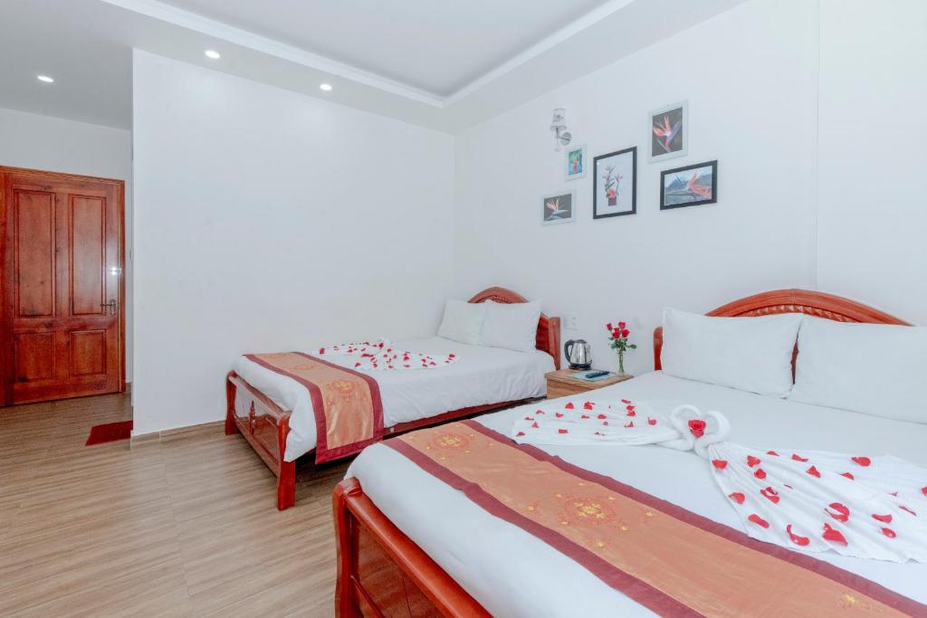 Postel nebo postele na pokoji v ubytování Moc Nhien Hostel Da Lat