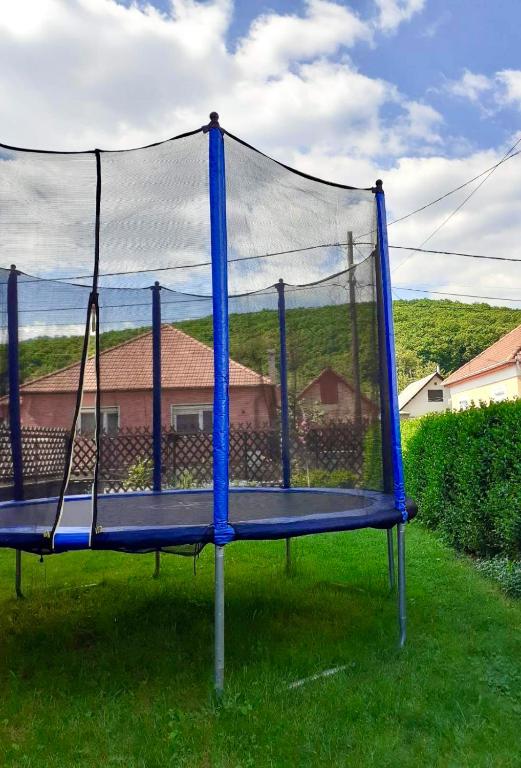 Plac zabaw dla dzieci w obiekcie Riverside Apartman**** Miskolc