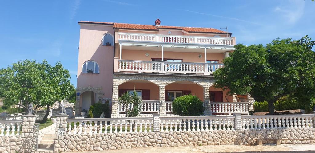Budova, kde se apartmán nachází