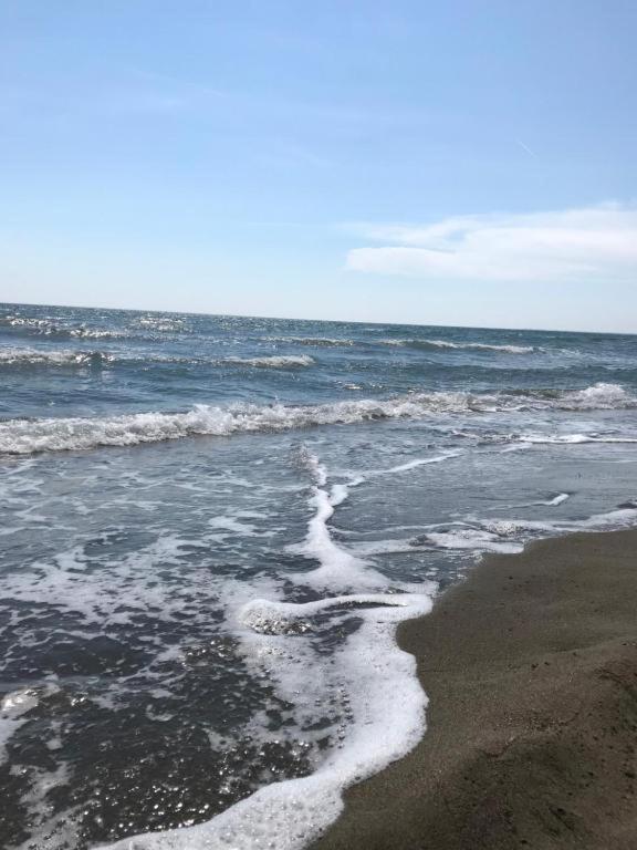 a view of the ocean with waves coming in at Hotel MARIO, Shengjin in Shëngjin