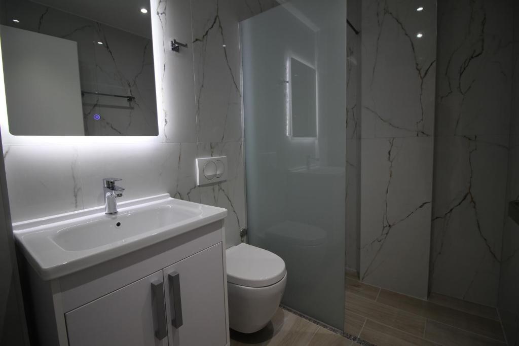 Moonshine Hotel - Image 8