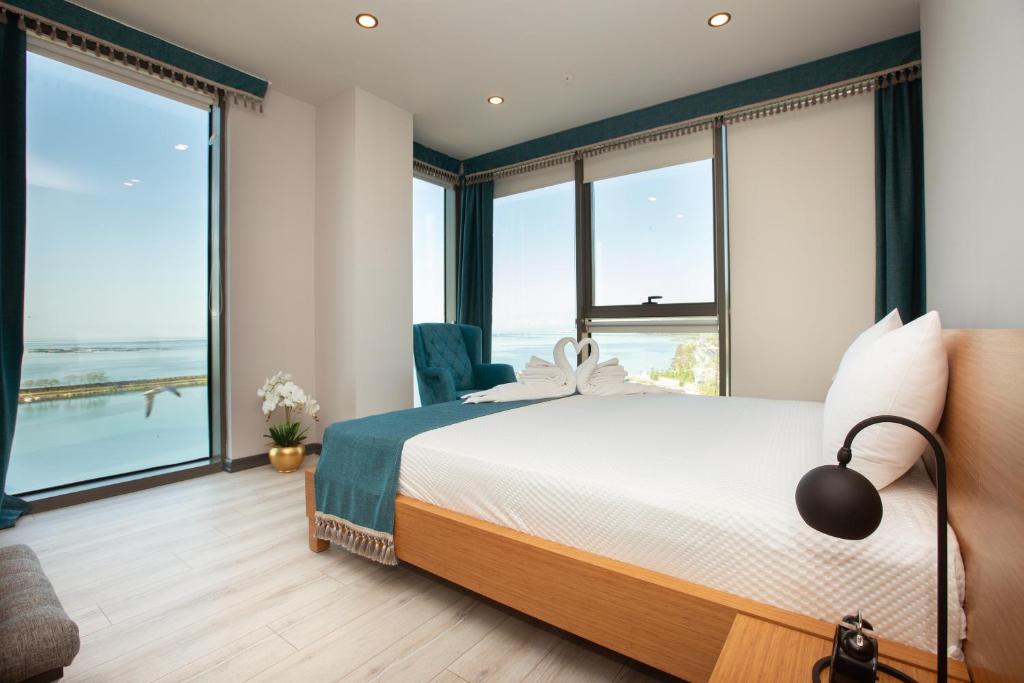 Postel nebo postele na pokoji v ubytování Marina Green Suite & Residence