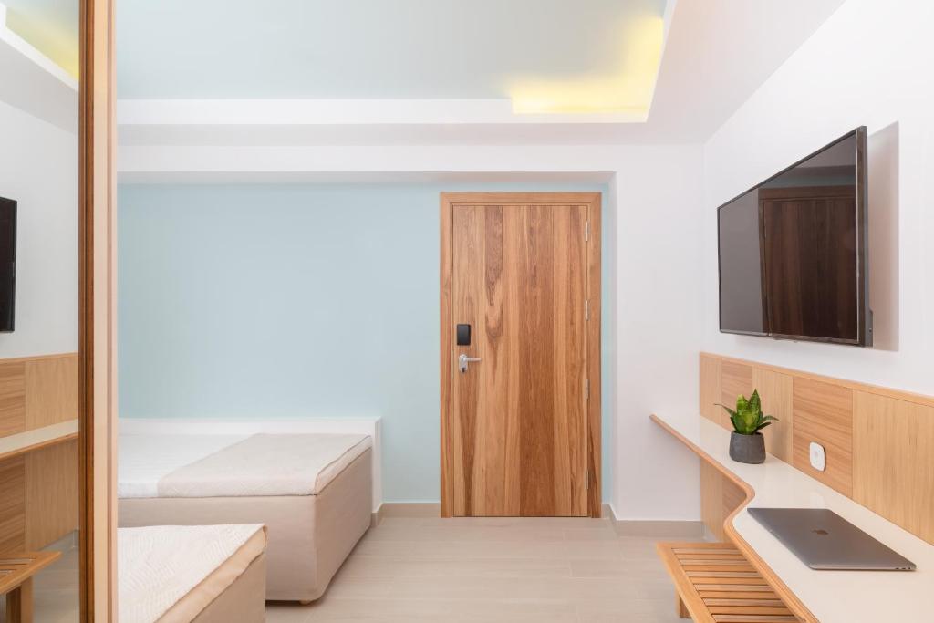 Lyttos Mare Adults Friendly 12plus - 12