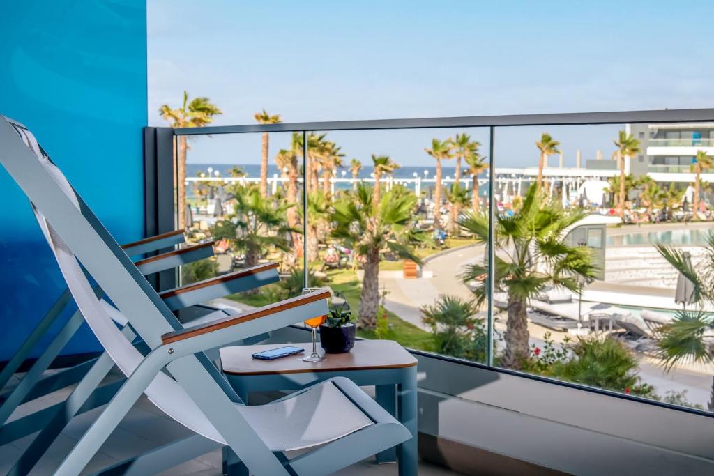 Lyttos Mare Adults Friendly 12plus - 1