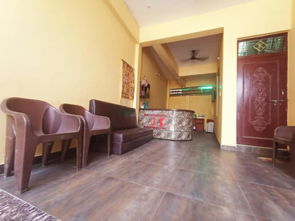 a waiting room with chairs and a bar in a building at JK Royal Palace And Lodge in Allahābād