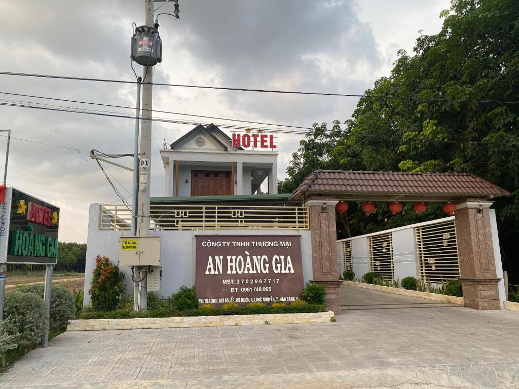 Khách Sạn Hoàng Gia