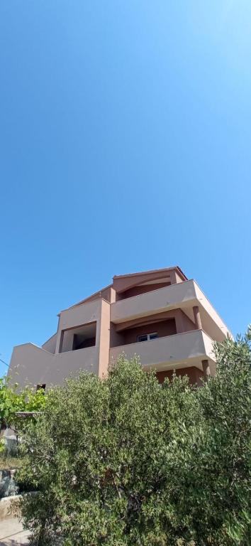 a tall building with trees in front of it at Apartments Davor in Drage